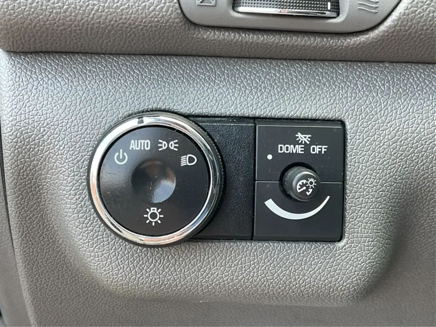 2015 Chevrolet Traverse LS (1GNKVFED9FJ) with an 3.6L V-6 gasoline direct injection engine, located at 4508 South Dixie Dr, Moraine, OH, 45439, (937) 908-9800, 39.689976, -84.218452 - **Adventure Awaits with the 2015 Chevrolet Traverse LS Perfect for Growing Families and Weekend Getaways!**<br /> <br /> Are you ready to elevate your family outings or weekend adventures? Look no further than the 2015 Chevrolet Traverse LS, a spacious and versatile SUV designed to meet the demands - Photo#16