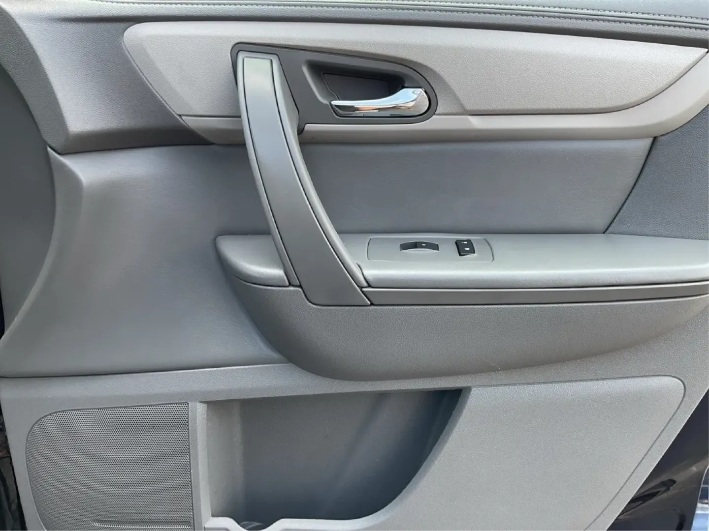 2015 Chevrolet Traverse LS (1GNKVFED9FJ) with an 3.6L V-6 gasoline direct injection engine, located at 4508 South Dixie Dr, Moraine, OH, 45439, (937) 908-9800, 39.689976, -84.218452 - **Adventure Awaits with the 2015 Chevrolet Traverse LS Perfect for Growing Families and Weekend Getaways!**<br /> <br /> Are you ready to elevate your family outings or weekend adventures? Look no further than the 2015 Chevrolet Traverse LS, a spacious and versatile SUV designed to meet the demands - Photo#18