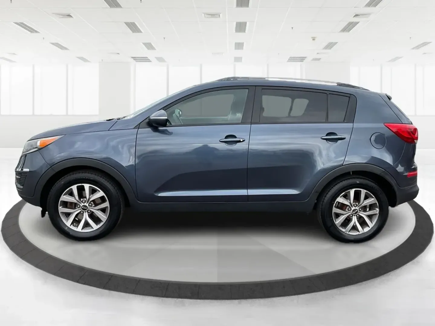 2014 Kia Sportage LX (KNDPBCAC3E7) with an 2.4L I-4 gasoline direct injection engine, located at 1951 S Dayton Lakeview Rd., New Carlisle, OH, 45344, (937) 908-9800, 39.890999, -84.050255 - **Adventure Awaits: Explore the 2014 Kia Sportage LX at Advantage Car and Credit!**<br /> <br /> Are you ready to embrace the open road and create unforgettable memories? The 2014 Kia Sportage LX is your ticket to adventure, perfect for weekend getaways, family trips, or daily commuting around Fairb - Photo#5