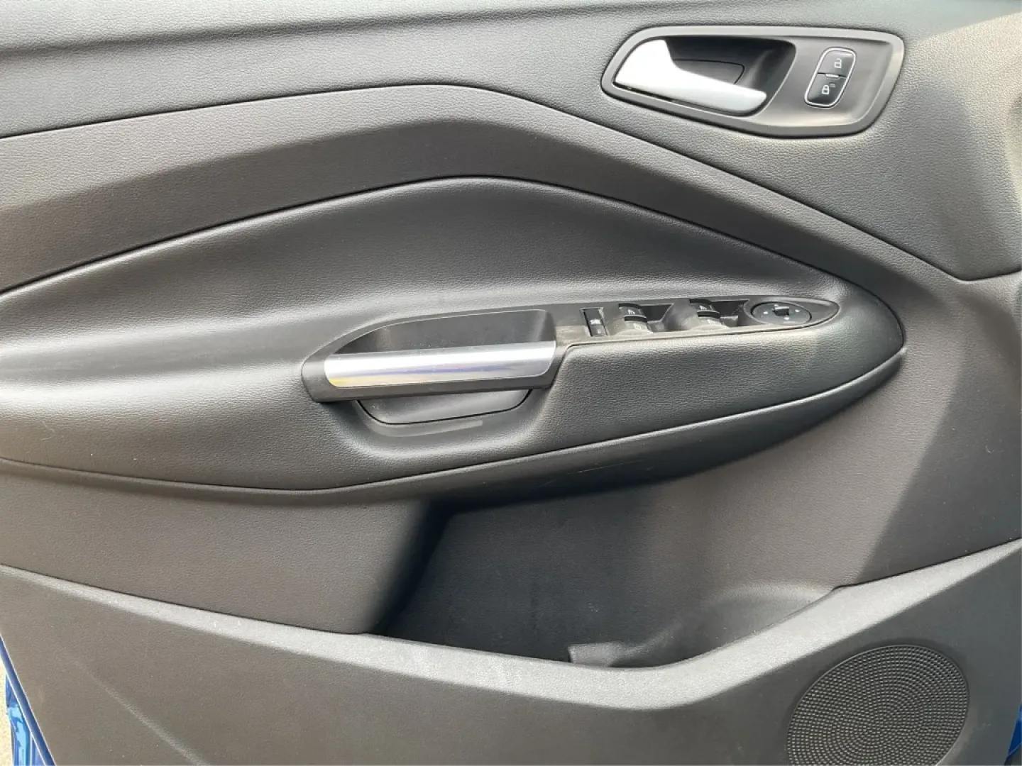 2017 Ford Escape SE (1FMCU9GD3HU) with an Other engine, located at 4508 South Dixie Dr, Moraine, OH, 45439, (937) 908-9800, 39.689976, -84.218452 - Are you searching for a reliable and stylish SUV that fits seamlessly into your busy lifestyle? Look no further than this stunning 2017 Ford Escape SE, available now at Advantage Car and Credit in Fairborn, OH. With its robust features and comfortable design, this vehicle is perfect for growing fami - Photo#19