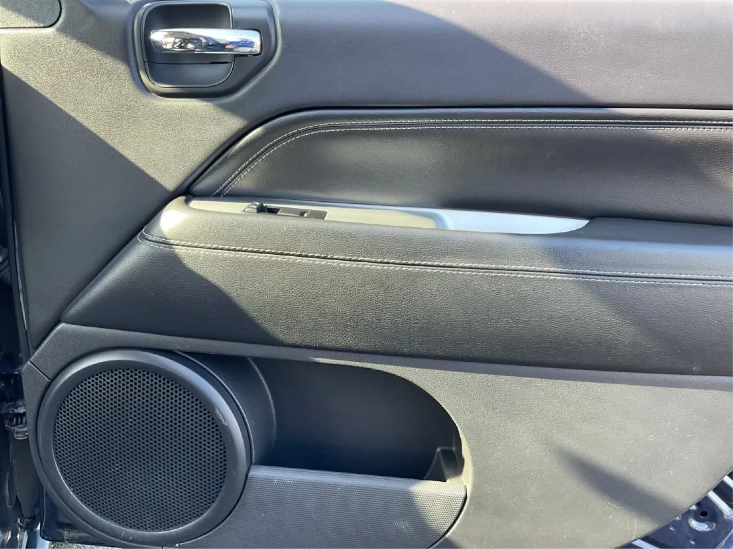 2016 Jeep Compass Latitude 4WD (1C4NJDEB7GD) with an 2.4L L4 DOHC 16V engine, 6-Speed Automatic transmission, located at 401 Woodman Dr, Riverside, OH, 45431, (937) 908-9800, 39.760899, -84.123421 - **Discover Adventure with the 2016 Jeep Compass Latitude 4WD at Advantage Car and Credit!**<br /> <br /> Are you ready to embrace your next adventure? Whether you're planning a weekend getaway, commuting to work, or navigating your family through busy city streets, the 2016 Jeep Compass Latitude 4WD - Photo#19