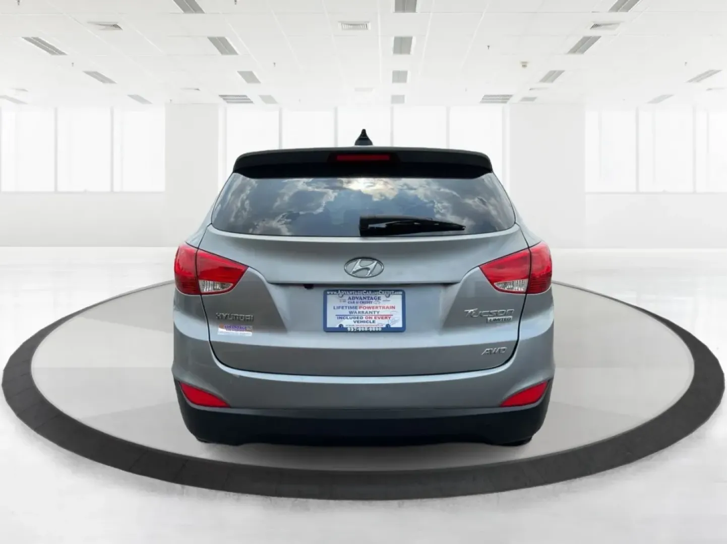 2010 Hyundai Tucson Limited (KM8JUCAC0AU) with an Theta II 2.4L I-4 DOHC engine, located at 4508 South Dixie Dr, Moraine, OH, 45439, (937) 908-9800, 39.689976, -84.218452 - **Adventure Awaits with the 2010 Hyundai Tucson Limited at Advantage Car and Credit!**<br /> <br /> Are you ready to embark on new adventures with your family or explore the great outdoors? The 2010 Hyundai Tucson Limited is the perfect companion for anyone who craves versatility and comfort-ideal f - Photo#3