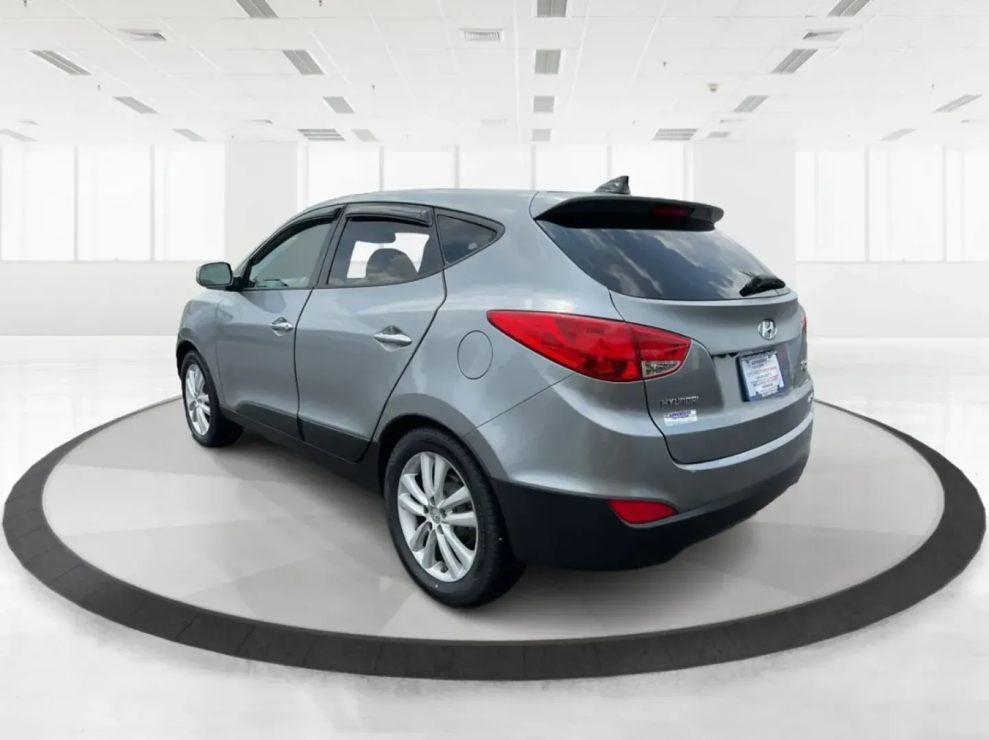 2010 Hyundai Tucson Limited (KM8JUCAC0AU) with an Theta II 2.4L I-4 DOHC engine, located at 4508 South Dixie Dr, Moraine, OH, 45439, (937) 908-9800, 39.689976, -84.218452 - **Adventure Awaits with the 2010 Hyundai Tucson Limited at Advantage Car and Credit!**<br /> <br /> Are you ready to embark on new adventures with your family or explore the great outdoors? The 2010 Hyundai Tucson Limited is the perfect companion for anyone who craves versatility and comfort-ideal f - Photo#4