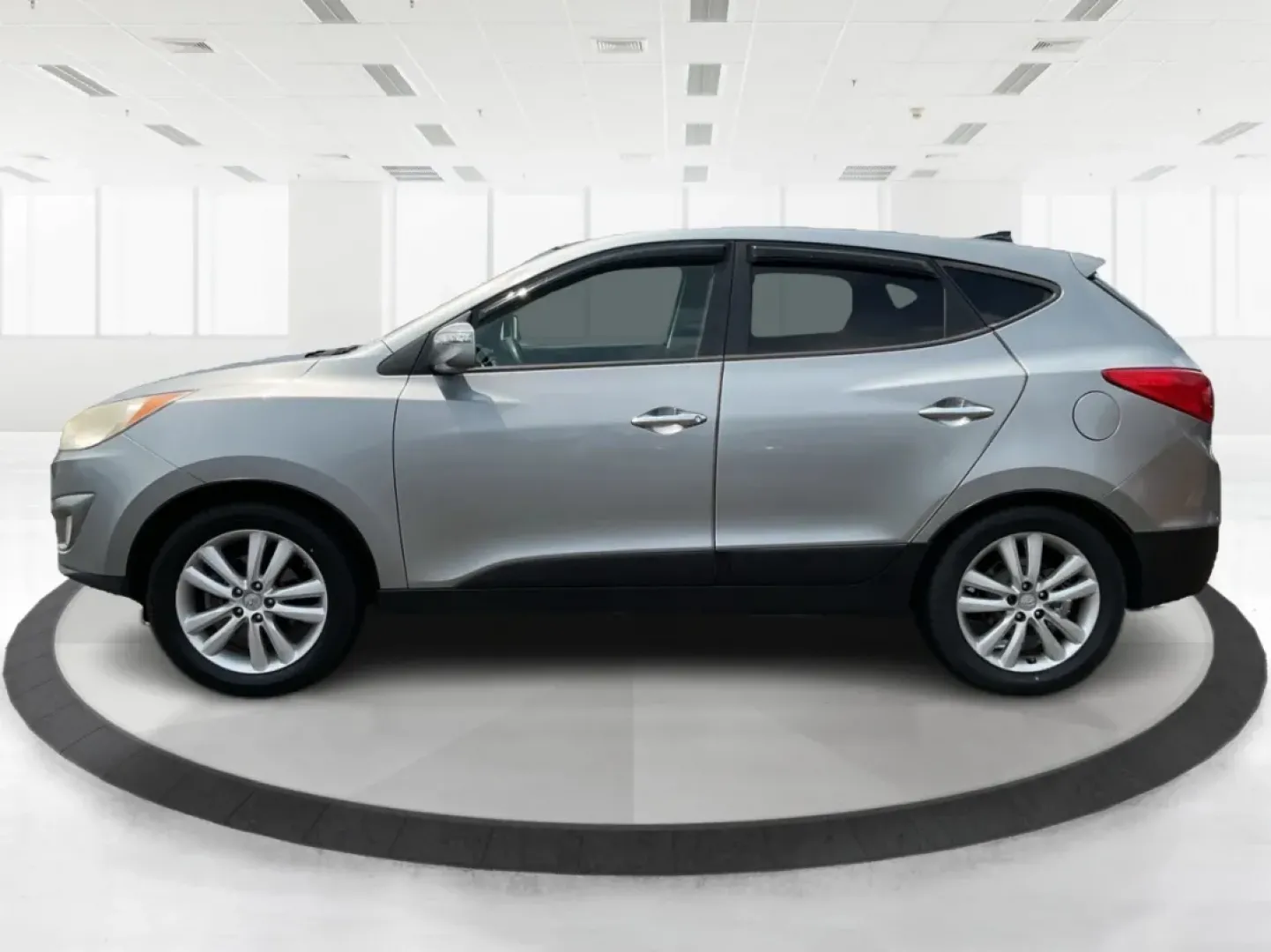 2010 Hyundai Tucson Limited (KM8JUCAC0AU) with an Theta II 2.4L I-4 DOHC engine, located at 4508 South Dixie Dr, Moraine, OH, 45439, (937) 908-9800, 39.689976, -84.218452 - **Adventure Awaits with the 2010 Hyundai Tucson Limited at Advantage Car and Credit!**<br /> <br /> Are you ready to embark on new adventures with your family or explore the great outdoors? The 2010 Hyundai Tucson Limited is the perfect companion for anyone who craves versatility and comfort-ideal f - Photo#5