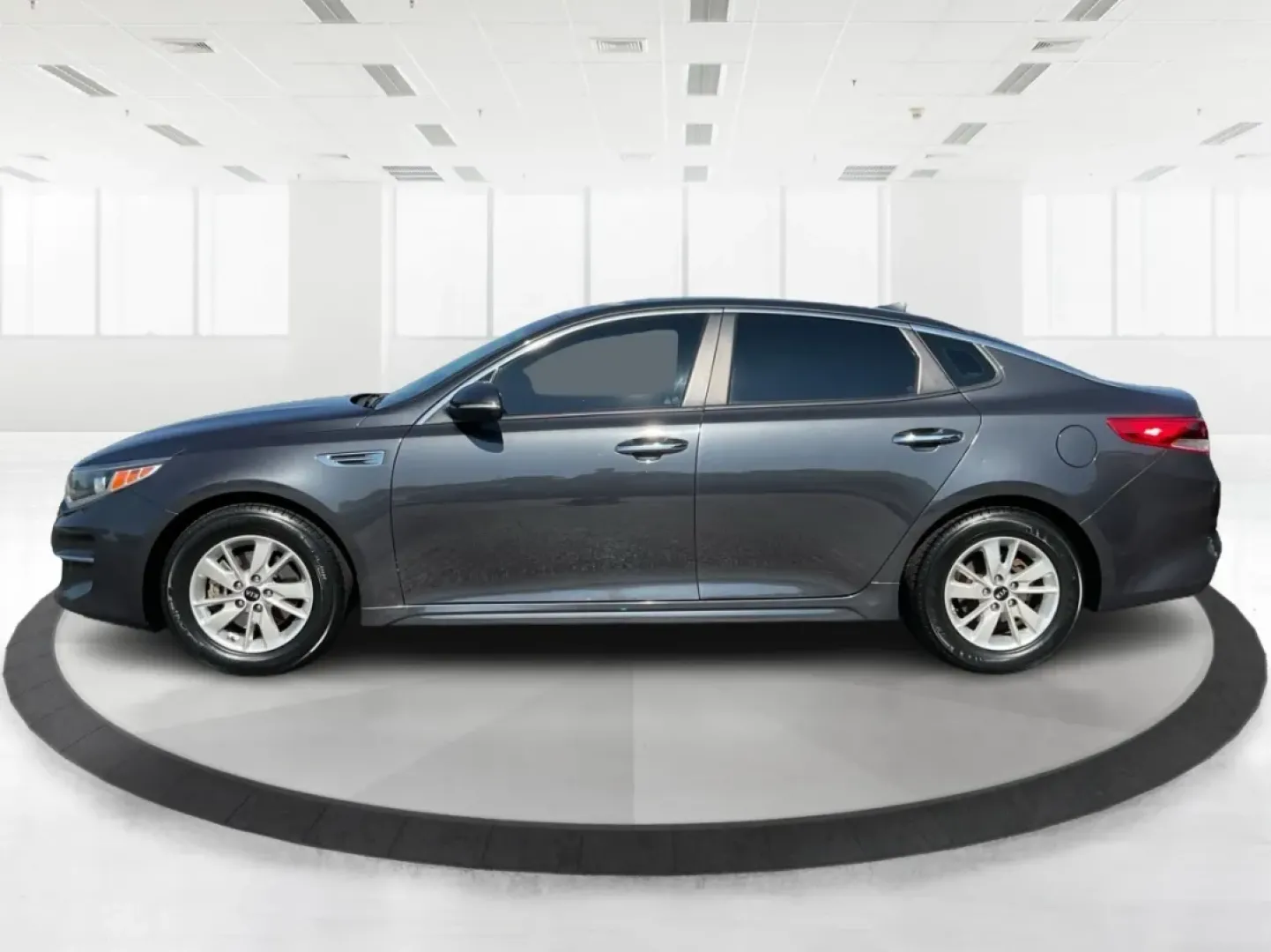 2017 Kia Optima LX (5XXGT4L37HG) with an Theta II 2.4L I-4 gasoline direct injection engine, located at 1184 Kauffman Ave, Fairborn, OH, 45324, (937) 908-9800, 39.807072, -84.030914 - Discover the perfect blend of style and functionality with this 2017 Kia Optima LX, available at Advantage Car and Credit, your trusted Buy Here Pay Here dealership in Fairborn, OH. Whether you're commuting to work, shuttling the kids to school, or planning a weekend getaway, this sedan is designed - Photo#5