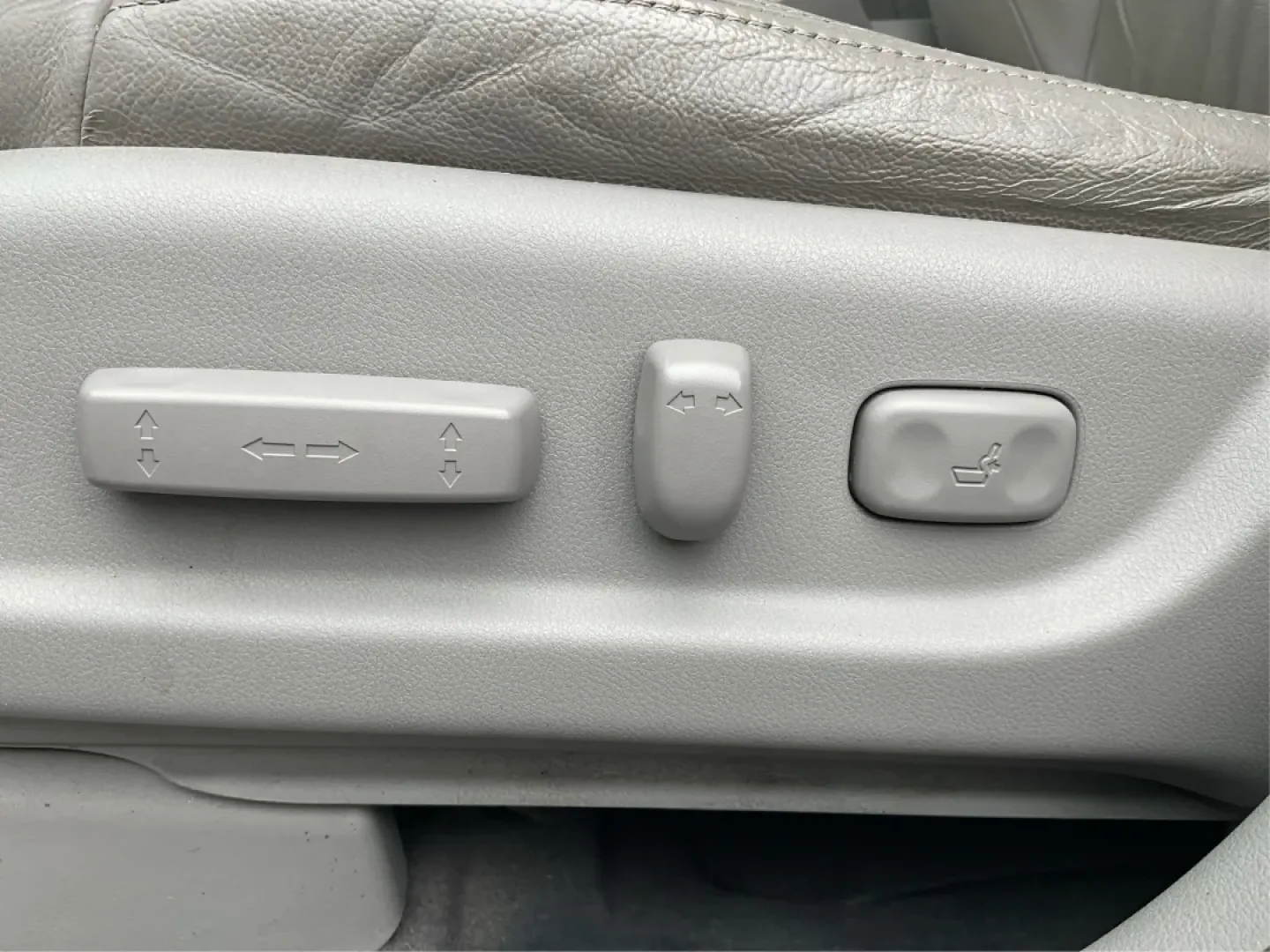 2012 Honda CR-V EX-L 4WD 5-Speed AT (2HKRM3H75CH) with an Other engine, located at 401 Woodman Dr, Riverside, OH, 45431, (937) 908-9800, 39.760899, -84.123421 - Are you ready to elevate your adventures and daily commutes with a reliable vehicle? The 2012 Honda CR-V EX-L is perfect for individuals and families alike, offering a comfortable ride with ample space and versatile features. Whether you're navigating the bustling streets of Fairborn, OH, or heading - Photo#16