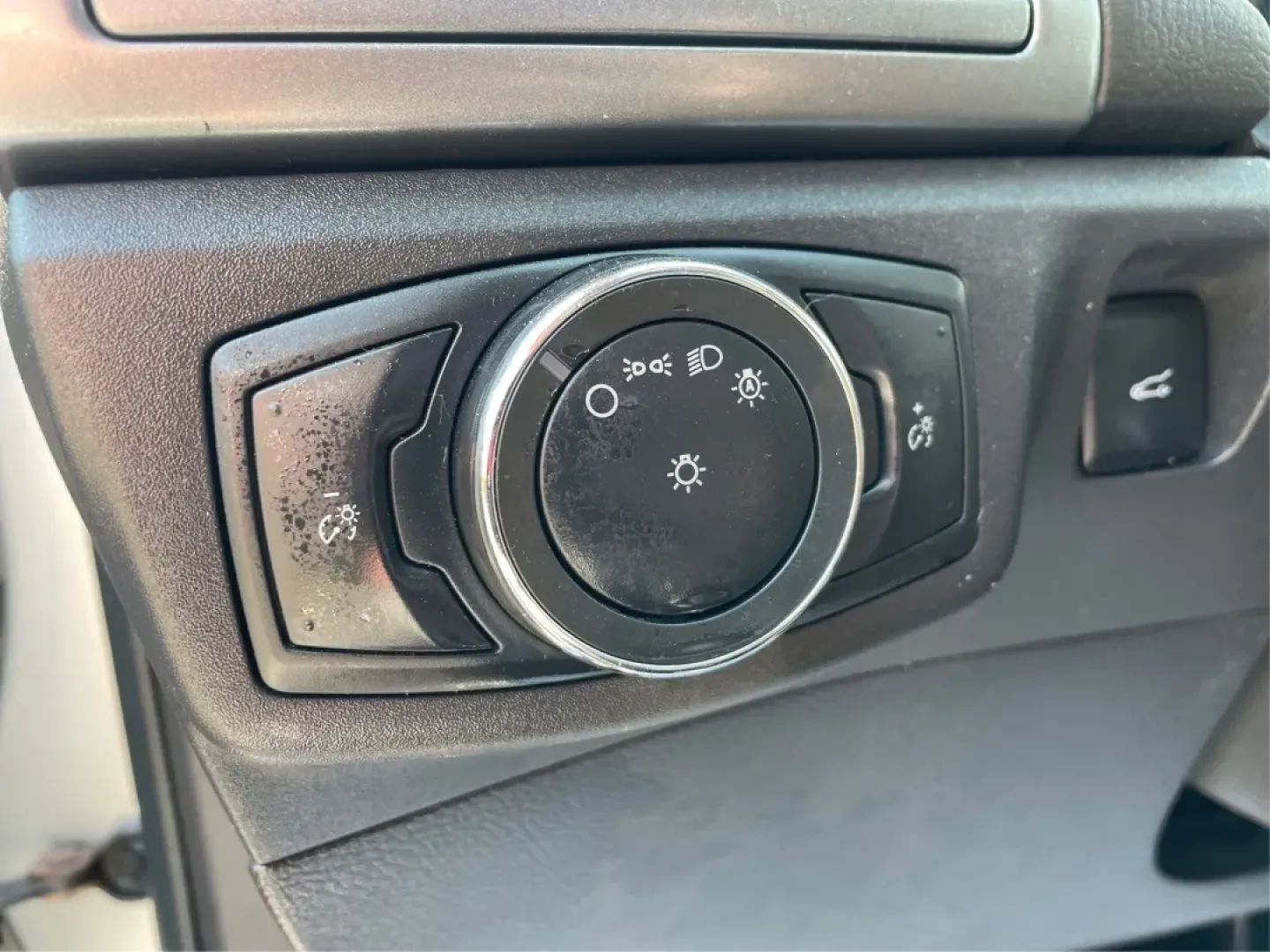 2013 Ford Fusion SE (3FA6P0H73DR) with an Other engine, located at 1951 S Dayton Lakeview Rd., New Carlisle, OH, 45344, (937) 908-9800, 39.890999, -84.050255 - **Unlock Your Lifestyle with the 2013 Ford Fusion SE Perfect for Your Daily Adventures!**<br /> <br /> Are you looking for a sophisticated sedan that blends style, comfort, and technology? Look no further than this 2013 Ford Fusion SE, located at Advantage Car and Credit in Fairborn, OH. With its a - Photo#17