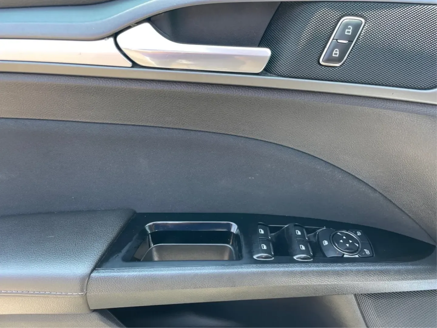 2013 Ford Fusion SE (3FA6P0H73DR) with an Other engine, located at 1951 S Dayton Lakeview Rd., New Carlisle, OH, 45344, (937) 908-9800, 39.890999, -84.050255 - **Unlock Your Lifestyle with the 2013 Ford Fusion SE Perfect for Your Daily Adventures!**<br /> <br /> Are you looking for a sophisticated sedan that blends style, comfort, and technology? Look no further than this 2013 Ford Fusion SE, located at Advantage Car and Credit in Fairborn, OH. With its a - Photo#19