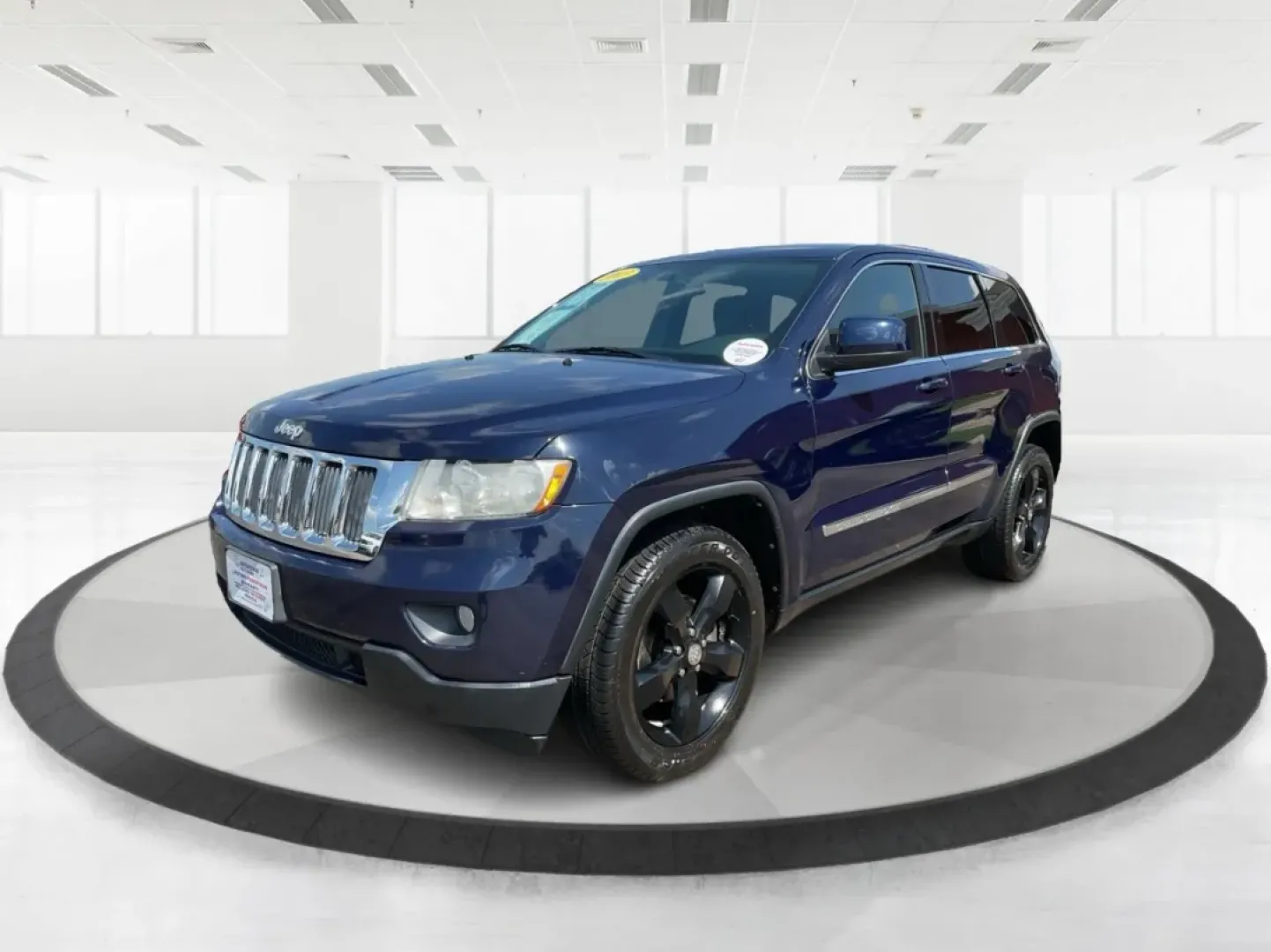 2013 Jeep Grand Cherokee Laredo (1C4RJFAG7DC) with an Other engine, located at 1951 S Dayton Lakeview Rd., New Carlisle, OH, 45344, (937) 908-9800, 39.890999, -84.050255 - Are you ready to elevate your driving experience? Whether you're a growing family in need of spacious comfort, a weekend adventurer seeking reliability, or simply someone looking for a dependable daily driver, the 2013 Jeep Grand Cherokee Laredo is the perfect vehicle for you. Located at Advantage C - Photo#8