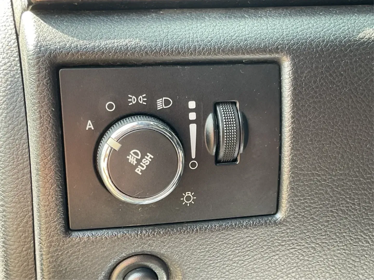 2013 Jeep Grand Cherokee Laredo (1C4RJFAG7DC) with an Other engine, located at 1230 East Main St, Xenia, OH, 45385, (937) 908-9800, 39.688026, -83.910172 - Are you ready to elevate your driving experience? Whether you're a growing family in need of spacious comfort, a weekend adventurer seeking reliability, or simply someone looking for a dependable daily driver, the 2013 Jeep Grand Cherokee Laredo is the perfect vehicle for you. Located at Advantage C - Photo#17