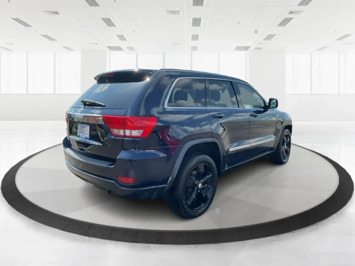 2013 Jeep Grand Cherokee Laredo (1C4RJFAG7DC) with an Other engine, located at 4508 South Dixie Dr, Moraine, OH, 45439, (937) 908-9800, 39.689976, -84.218452 - Are you ready to elevate your driving experience? Whether you're a growing family in need of spacious comfort, a weekend adventurer seeking reliability, or simply someone looking for a dependable daily driver, the 2013 Jeep Grand Cherokee Laredo is the perfect vehicle for you. Located at Advantage C - Photo#2
