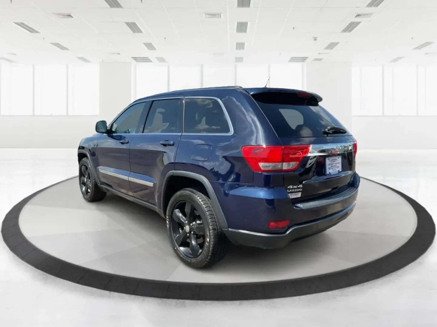 2013 Jeep Grand Cherokee Laredo (1C4RJFAG7DC) with an Other engine, located at 4508 South Dixie Dr, Moraine, OH, 45439, (937) 908-9800, 39.689976, -84.218452 - Are you ready to elevate your driving experience? Whether you're a growing family in need of spacious comfort, a weekend adventurer seeking reliability, or simply someone looking for a dependable daily driver, the 2013 Jeep Grand Cherokee Laredo is the perfect vehicle for you. Located at Advantage C - Photo#4