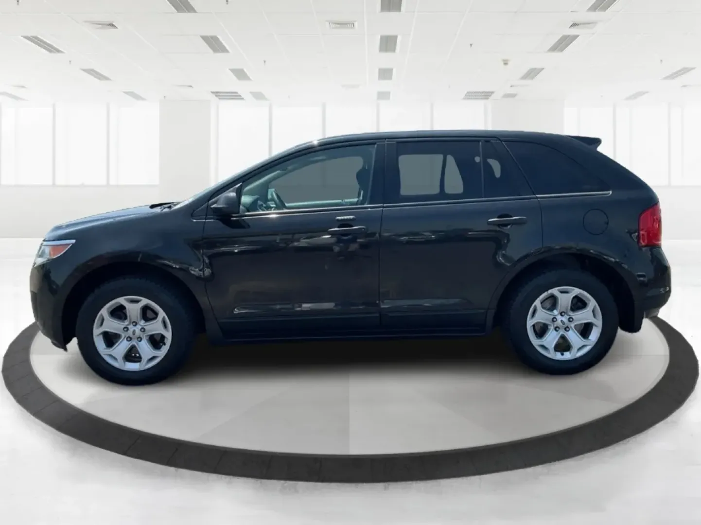 2014 Ford Edge SE (2FMDK3G96EB) with an Other engine, located at 1951 S Dayton Lakeview Rd., New Carlisle, OH, 45344, (937) 908-9800, 39.890999, -84.050255 - **Discover Your Next Adventure with the 2014 Ford Edge SE!** <br /> <br /> Are you searching for a reliable vehicle that perfectly balances style, comfort, and functionality? Look no further than this stunning 2014 Ford Edge SE, available now at Advantage Car and Credit in Fairborn, OH. This versati - Photo#5
