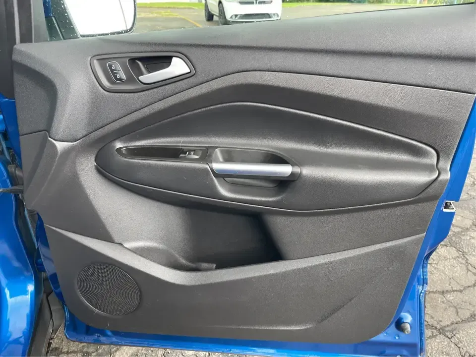 2017 Ford Escape SE (1FMCU0GD5HU) with an 1.5L L4 DOHC 16V engine, 6A transmission, located at 1184 Kauffman Ave, Fairborn, OH, 45324, (937) 908-9800, 39.807072, -84.030914 - **Adventure Awaits in This 2017 Ford Escape SE Perfect for Your Ohio Lifestyle!**<br /> <br /> Are you ready to embrace the open road? Whether you're commuting to work, taking the kids to soccer practice, or planning a weekend getaway to nearby attractions like the National Museum of the U.S. Air F - Photo#20