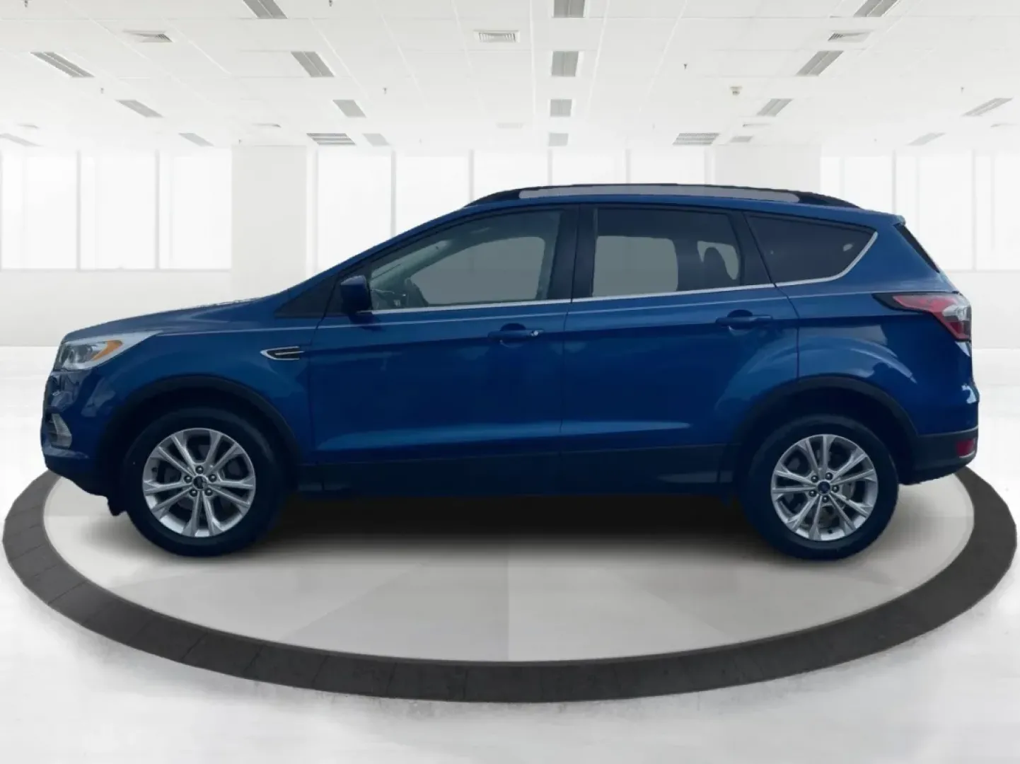 2017 Ford Escape SE (1FMCU0GD5HU) with an Other engine, located at 401 Woodman Dr, Riverside, OH, 45431, (937) 908-9800, 39.760899, -84.123421 - **Adventure Awaits in This 2017 Ford Escape SE Perfect for Your Ohio Lifestyle!**<br /> <br /> Are you ready to embrace the open road? Whether you're commuting to work, taking the kids to soccer practice, or planning a weekend getaway to nearby attractions like the National Museum of the U.S. Air F - Photo#5