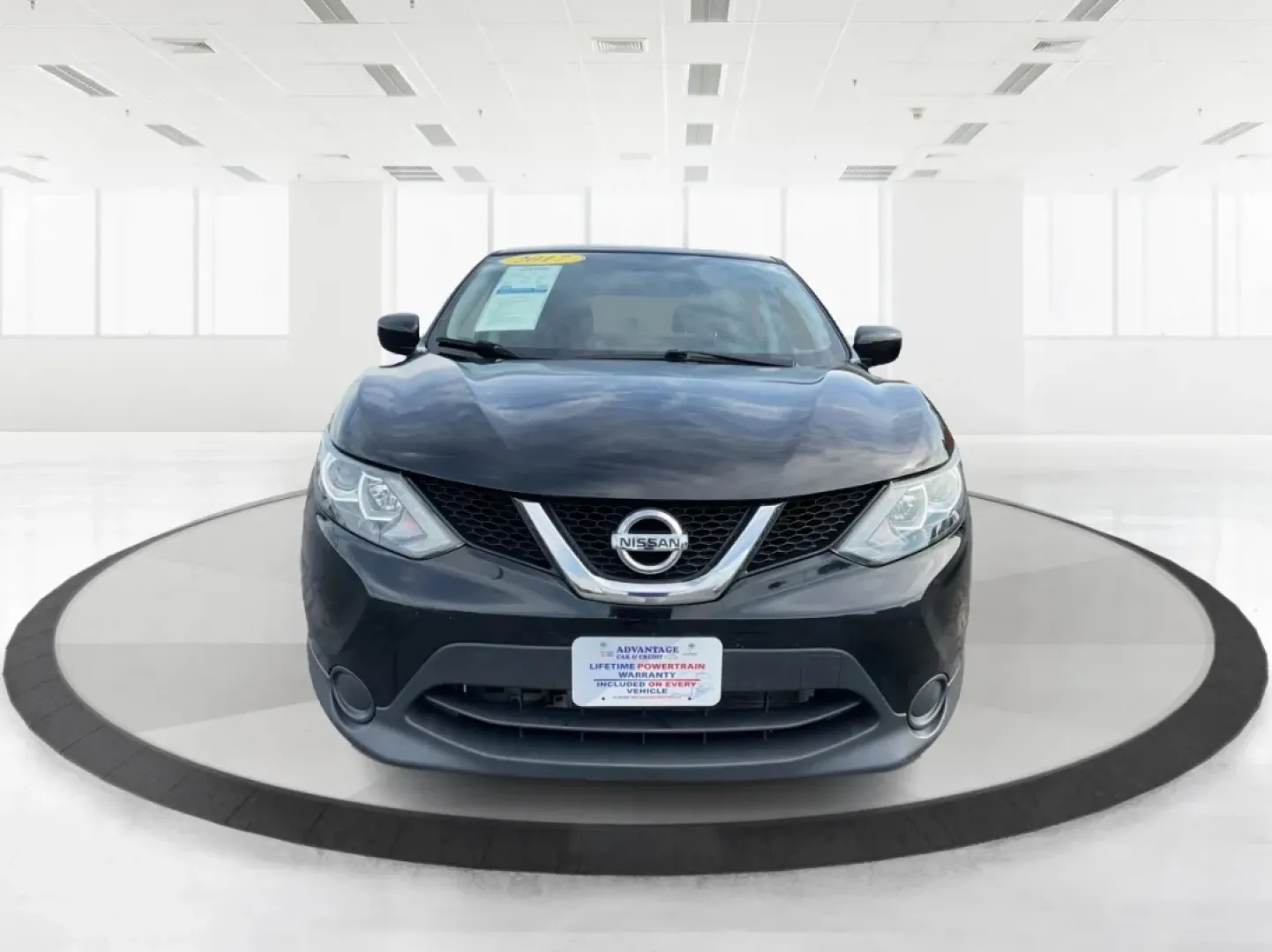 2017 Nissan Rogue S (JN1BJ1CR3HW) with an 2L I-4 gasoline direct injection engine, located at 880 E. National Road, Vandalia, OH, 45377, (937) 908-9800, 39.891918, -84.183594 - **Discover Adventure with the 2017 Nissan Rogue at Advantage Car and Credit!**<br /> <br /> Are you ready to elevate your lifestyle and embark on new adventures? Whether you're a busy parent juggling school drop-offs, a commuter navigating the daily grind, or an outdoor enthusiast seeking weekend es - Photo#7