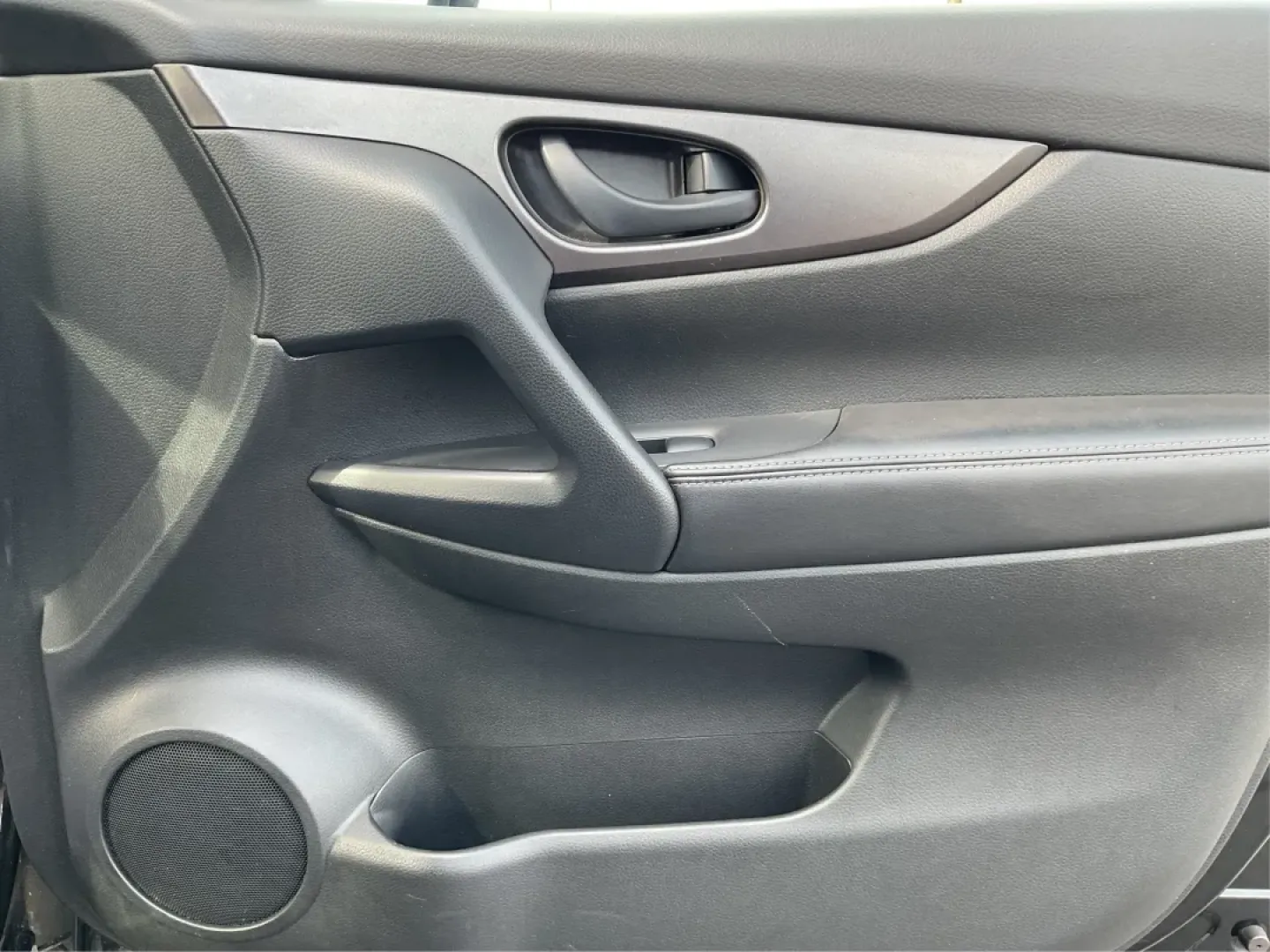 2017 Nissan Rogue S (JN1BJ1CR3HW) with an 2L I-4 gasoline direct injection engine, located at 880 E. National Road, Vandalia, OH, 45377, (937) 908-9800, 39.891918, -84.183594 - **Discover Adventure with the 2017 Nissan Rogue at Advantage Car and Credit!**<br /> <br /> Are you ready to elevate your lifestyle and embark on new adventures? Whether you're a busy parent juggling school drop-offs, a commuter navigating the daily grind, or an outdoor enthusiast seeking weekend es - Photo#18