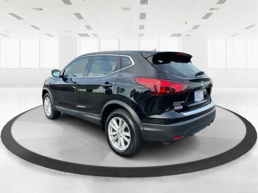 2017 Nissan Rogue S (JN1BJ1CR3HW) with an 2L I-4 gasoline direct injection engine, located at 1951 S Dayton Lakeview Rd., New Carlisle, OH, 45344, (937) 908-9800, 39.890999, -84.050255 - 2017 Nissan Rogue S - Photo#4