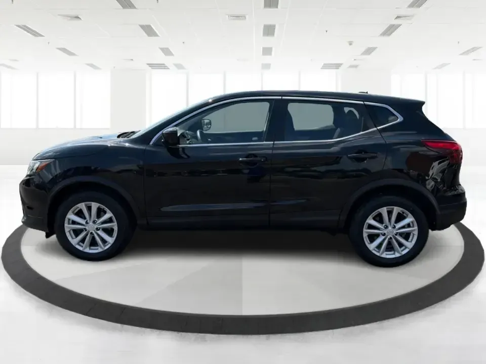 2017 Nissan Rogue S (JN1BJ1CR3HW) with an 2.0L L4 DOHC 16V engine, Continuously Variable Transmission transmission, located at 1184 Kauffman Ave, Fairborn, OH, 45324, (937) 908-9800, 39.807072, -84.030914 - Need one SUV that can handle the daily school run, the long commute to Wright-Patterson AFB, and spontaneous weekend getaways to Yellow Springs without feeling like a chore? This 2017 Nissan Rogue SL AWD is built for real-life driving in and around Fairborn, with the comfort, traction, and efficienc- Photo#5