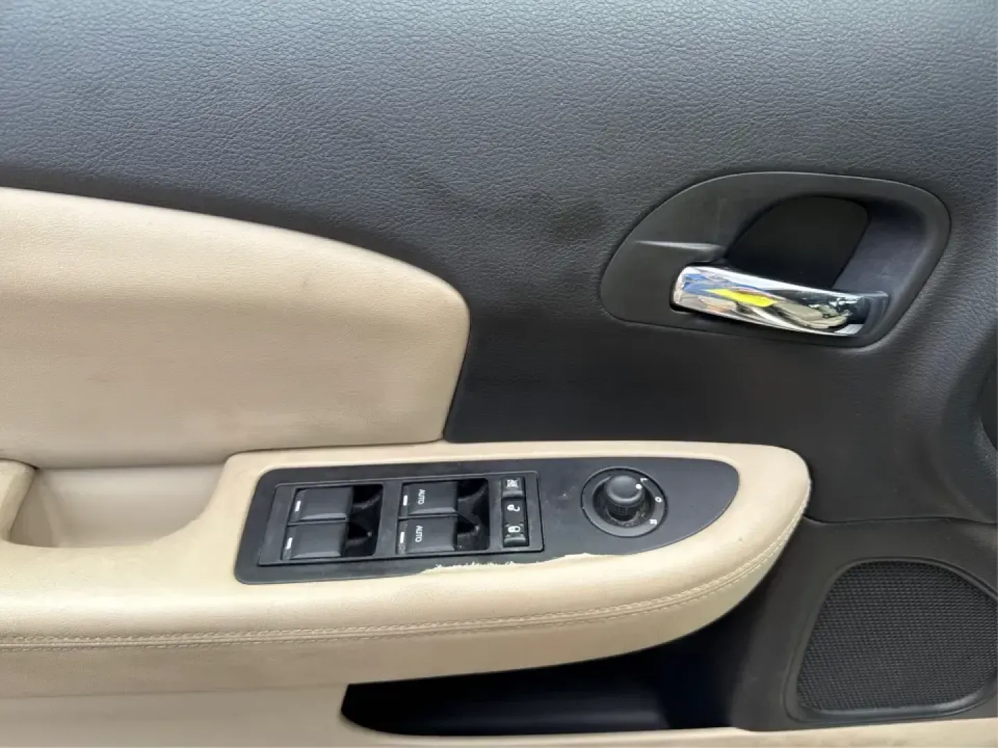 2011 Chrysler 200 Limited (1C3BC2FB0BN) with an 2.4L L4 DOHC 16V engine, 6-Speed Automatic transmission, located at 4508 South Dixie Dr, Moraine, OH, 45439, (937) 908-9800, 39.689976, -84.218452 - ### Elevate Your Daily Commute with the 2011 Chrysler 200 Limited<br /> <br /> Are you searching for a reliable sedan that combines style, comfort, and modern features? Look no further than the 2011 Chrysler 200 Limited, available now at Advantage Car and Credit in New Carlisle, OH. This vehicle is - Photo#19