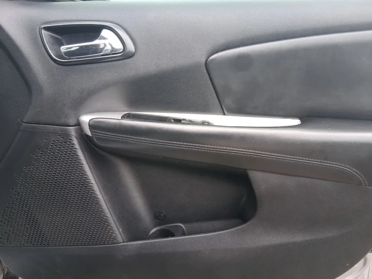 2015 Dodge Journey SXT (3C4PDCBB2FT) with an 2.4L L6 DOHC 16V engine, 4-Speed Automatic transmission, located at 4508 South Dixie Dr, Moraine, OH, 45439, (937) 908-9800, 39.689976, -84.218452 - **Adventure Awaits with the 2015 Dodge Journey SXT at Advantage Car and Credit!**<br /> <br /> If you're in search of a versatile SUV that caters to both daily commutes and weekend adventures with your family, the 2015 Dodge Journey SXT is the perfect match for you. This spacious and stylish vehicle - Photo#19