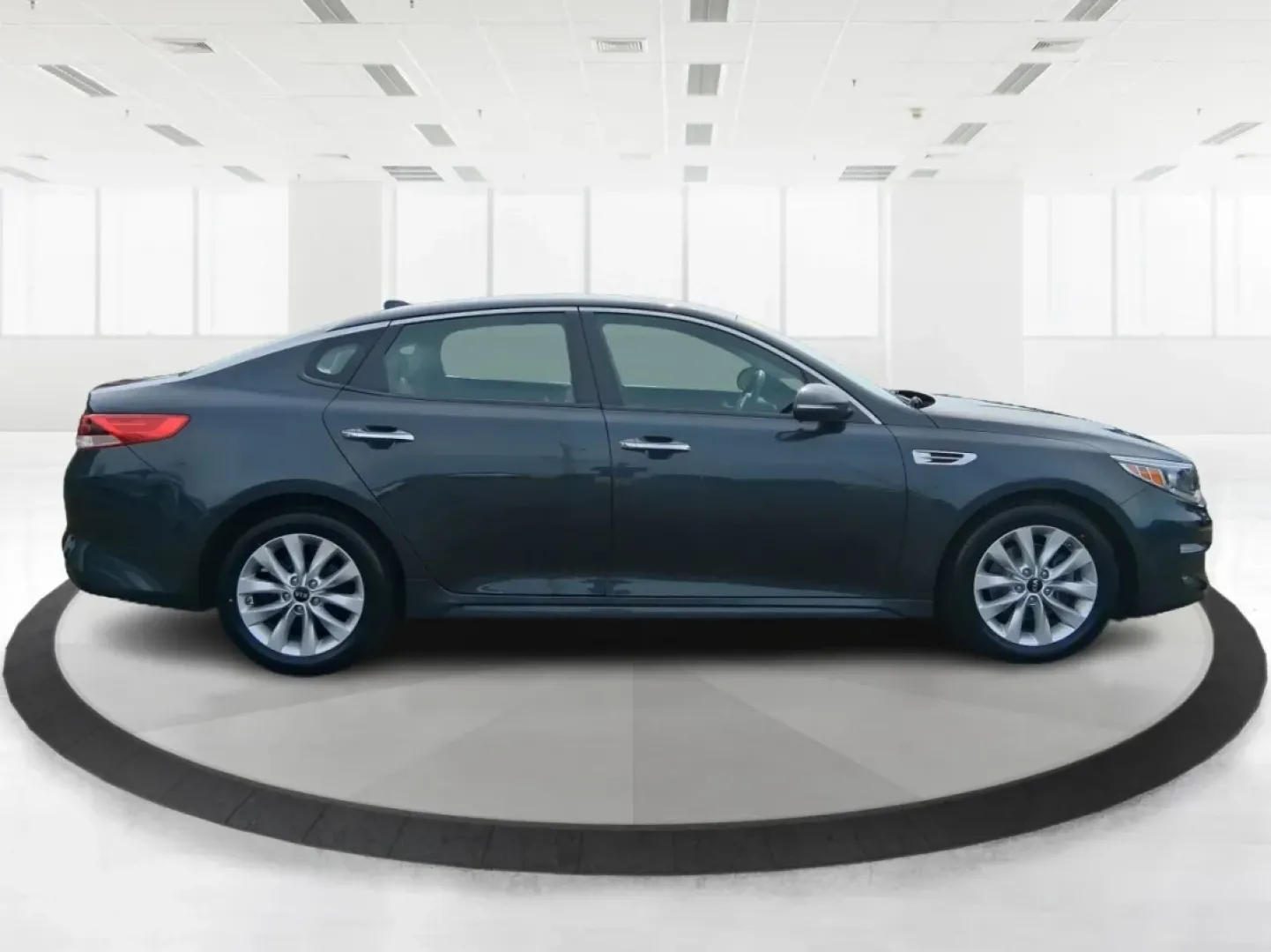 2016 Kia Optima LX (5XXGT4L36GG) with an Theta II 2.4L I-4 gasoline direct injection engine, located at 8750 N County Rd 25A, Piqua, OH, 45356, (937) 908-9800, 40.164391, -84.232513 - Discover an exceptional driving experience with the 2016 Kia Optima LX, available now at Advantage Car and Credit in New Carlisle, OH. This sedan is not just a mode of transportation; it's an enhancement to your lifestyle, whether you're commuting to work, running errands, or embarking on weekend ad - Photo#1