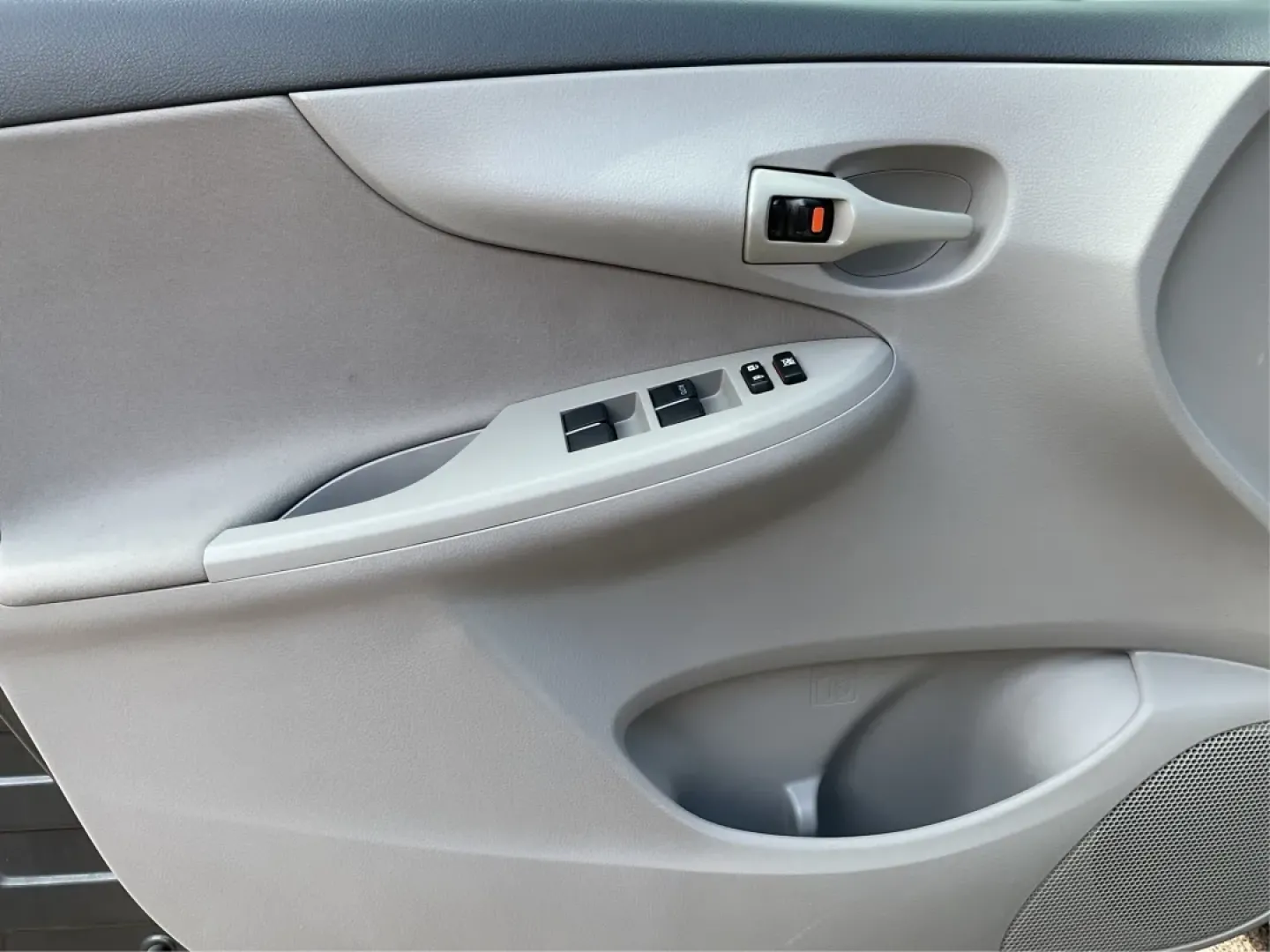 2012 Toyota Corolla LE (2T1BU4EEXCC) with an 1.8L I-4 DOHC engine, located at 401 Woodman Dr, Riverside, OH, 45431, (937) 908-9800, 39.760899, -84.123421 - **Discover Your New Adventure with the 2012 Toyota Corolla LE at Advantage Car and Credit!**<br /> <br /> Are you in the market for a reliable sedan that perfectly balances your daily commute with weekend adventures? Look no further than the 2012 Toyota Corolla LE, available now at Advantage Car and - Photo#17