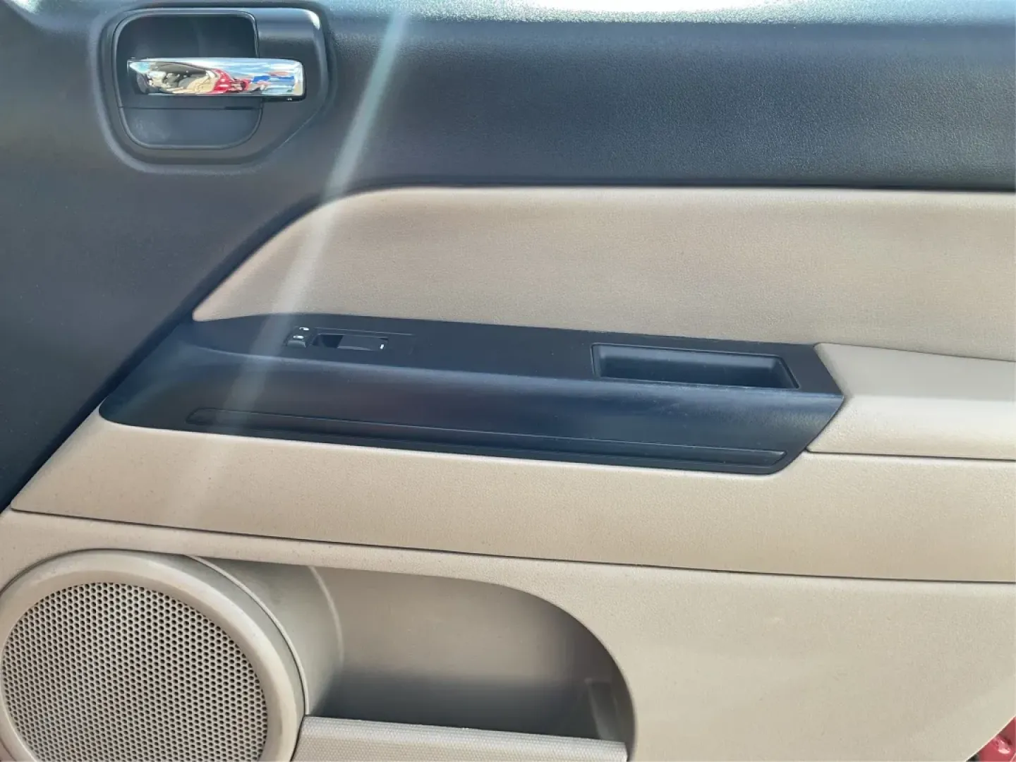 2013 Jeep Compass Latitude (1C4NJDEB6DD) with an 2.4L I-4 DOHC engine, located at 1099 N County Rd 25A , Troy, OH, 45373, (937) 908-9800, 40.057079, -84.212883 - Are you ready to elevate your adventures and embrace a lifestyle filled with exploration? The 2013 Jeep Compass Latitude is the perfect companion for those who value versatility and comfort, making it an ideal choice for weekend getaways or daily commutes. This rugged yet refined SUV is now availabl - Photo#17