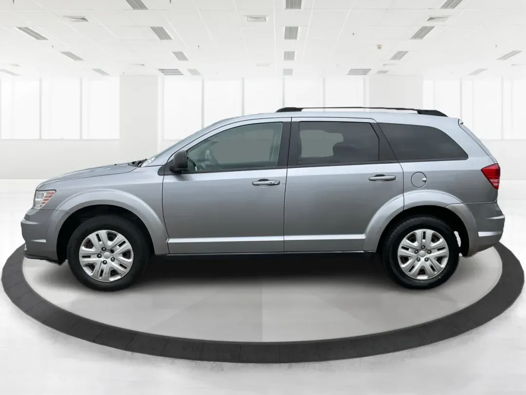 2017 Dodge Journey SE (3C4PDCAB2HT) with an Tigershark MultiAir 2.4L I-4 DOHC engine, 4A transmission, located at 1184 Kauffman Ave, Fairborn, OH, 45324, (937) 908-9800, 39.807072, -84.030914 - **Unleash Your Family Adventures with the 2017 Dodge Journey at Advantage Car and Credit!**<br /> <br /> Are you searching for the perfect SUV to suit your growing family's needs or to make those weekend adventures more exciting? Look no further than this reliable and spacious **2017 Dodge Journey** - Photo#5