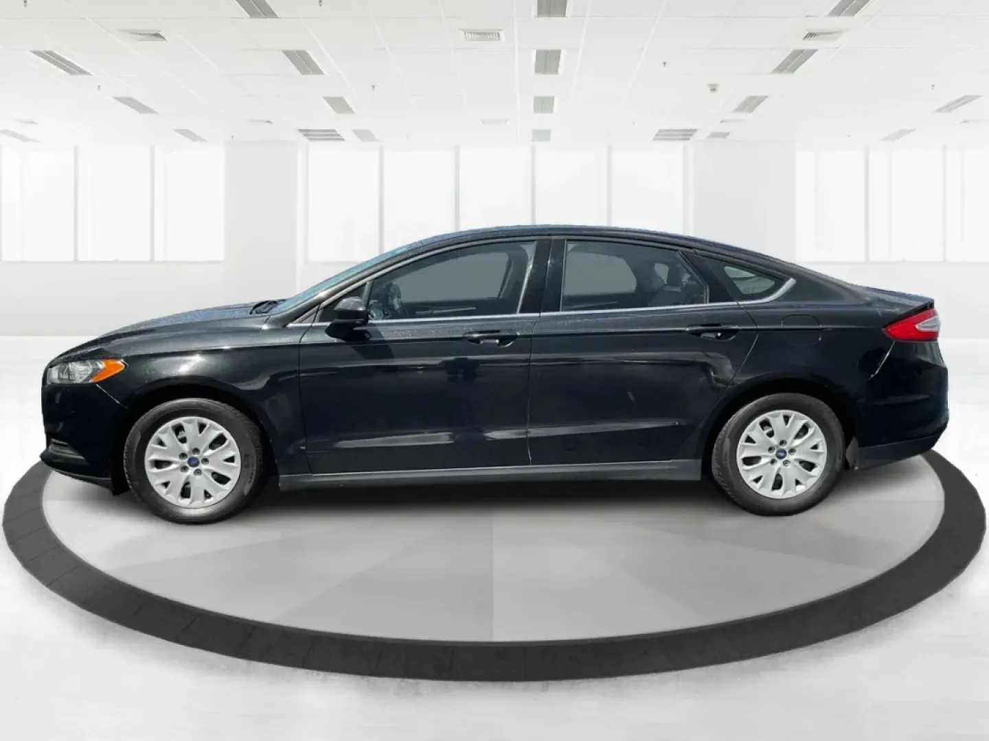 2014 Ford Fusion S (3FA6P0G75ER) with an Duratec 2.5L I-4 DOHC engine, located at 401 Woodman Dr, Riverside, OH, 45431, (937) 908-9800, 39.760899, -84.123421 - **Discover Your Next Adventure with the 2014 Ford Fusion at Advantage Car and Credit!**<br /> <br /> Are you ready to elevate your daily commute or embark on weekend road trips? The 2014 Ford Fusion at Advantage Car and Credit is your perfect companion for both. Its stylish design and dependable per - Photo#5