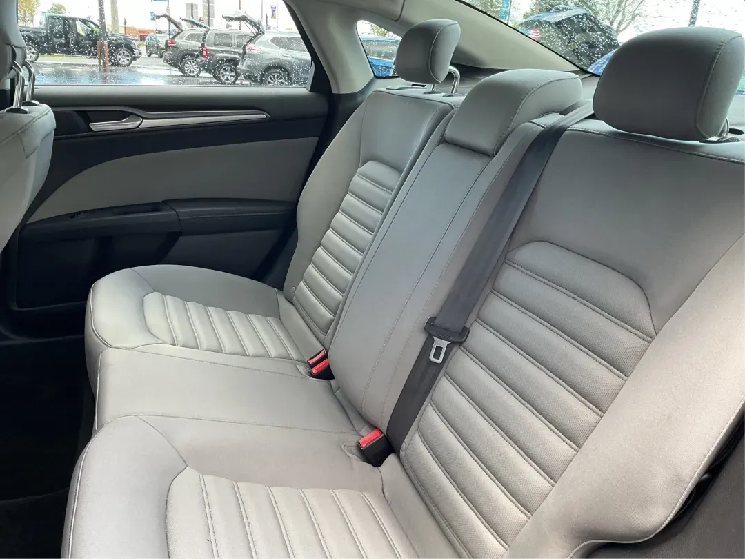 2014 Ford Fusion S (3FA6P0G75ER) with an Duratec 2.5L I-4 DOHC engine, located at 4508 South Dixie Dr, Moraine, OH, 45439, (937) 908-9800, 39.689976, -84.218452 - **Discover Your Next Adventure with the 2014 Ford Fusion at Advantage Car and Credit!**<br /> <br /> Are you ready to elevate your daily commute or embark on weekend road trips? The 2014 Ford Fusion at Advantage Car and Credit is your perfect companion for both. Its stylish design and dependable per - Photo#10