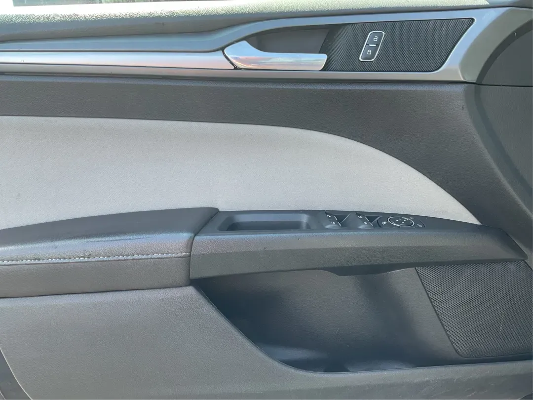 2014 Ford Fusion S (3FA6P0G75ER) with an Duratec 2.5L I-4 DOHC engine, located at 4508 South Dixie Dr, Moraine, OH, 45439, (937) 908-9800, 39.689976, -84.218452 - **Discover Your Next Adventure with the 2014 Ford Fusion at Advantage Car and Credit!**<br /> <br /> Are you ready to elevate your daily commute or embark on weekend road trips? The 2014 Ford Fusion at Advantage Car and Credit is your perfect companion for both. Its stylish design and dependable per - Photo#17