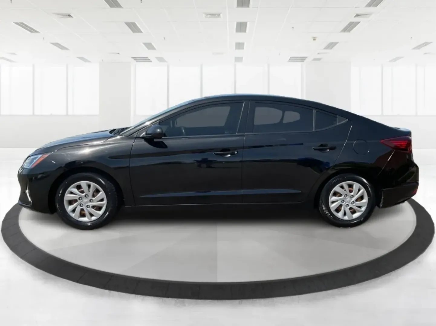 2019 Hyundai Elantra SE (5NPD74LF7KH) with an Nu 2L I-4 DOHC engine, located at 8750 N County Rd 25A, Piqua, OH, 45356, (937) 908-9800, 40.164391, -84.232513 - **Unlock Your Adventure with the 2019 Hyundai Elantra SE at Advantage Car and Credit!**<br /> <br /> Are you ready to elevate your daily commute or embark on weekend road trips in style? This 2019 Hyundai Elantra SE is the perfect blend of practicality and sophistication, making it an outstanding ch - Photo#5