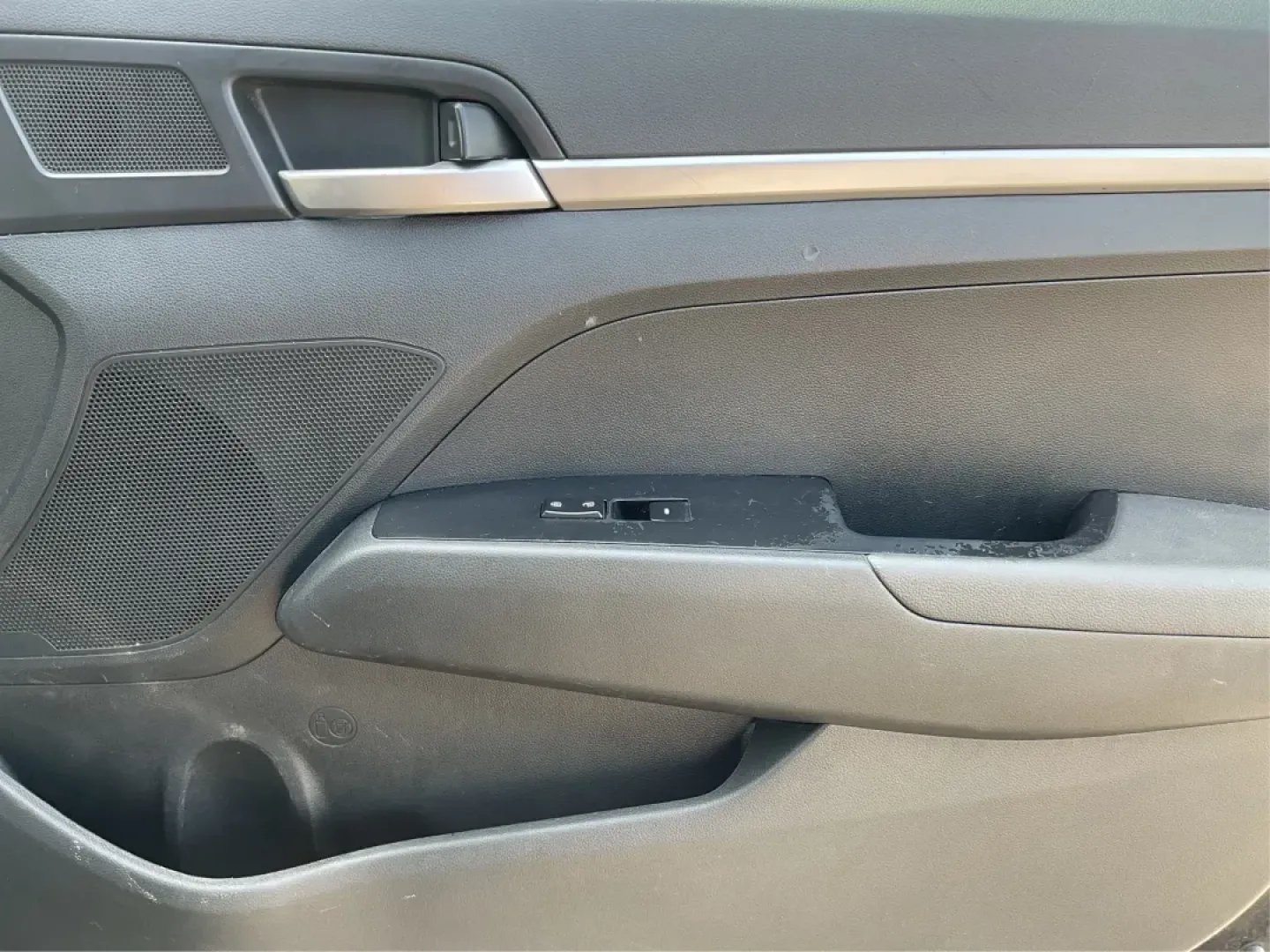 2019 Hyundai Elantra SE (5NPD74LF7KH) with an Nu 2L I-4 DOHC engine, 6A transmission, located at 401 Woodman Dr, Riverside, OH, 45431, (937) 908-9800, 39.760899, -84.123421 - **Unlock Your Adventure with the 2019 Hyundai Elantra SE at Advantage Car and Credit!**<br /> <br /> Are you ready to elevate your daily commute or embark on weekend road trips in style? This 2019 Hyundai Elantra SE is the perfect blend of practicality and sophistication, making it an outstanding ch - Photo#18