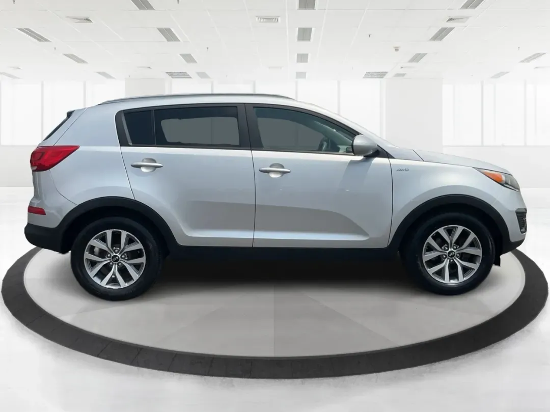 2016 Kia Sportage LX (KNDPBCACXG7) with an Theta II 2.4L I-4 gasoline direct injection engine, located at 1230 East Main St, Xenia, OH, 45385, (937) 908-9800, 39.688026, -83.910172 - 2016 Kia Sportage LX - Photo#1