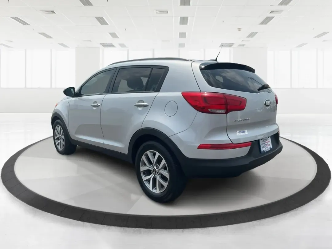 2016 Kia Sportage LX (KNDPBCACXG7) with an Theta II 2.4L I-4 gasoline direct injection engine, located at 1230 East Main St, Xenia, OH, 45385, (937) 908-9800, 39.688026, -83.910172 - 2016 Kia Sportage LX - Photo#4