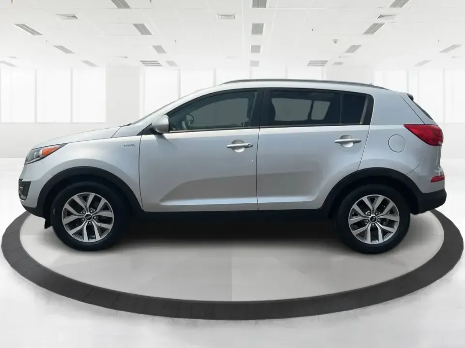 2016 Kia Sportage LX (KNDPBCACXG7) with an Theta II 2.4L I-4 gasoline direct injection engine, 6-Speed Automatic transmission, located at 1230 East Main St, Xenia, OH, 45385, (937) 908-9800, 39.688026, -83.910172 - Embrace the journey of life with the 2016 Kia Sportage LX, a vehicle designed for those who thrive on adventure and seek comfort in their daily commute. Whether you're navigating the bustling streets of Fairborn, OH, or embarking on a weekend family getaway, this versatile crossover is your perfect - Photo#5