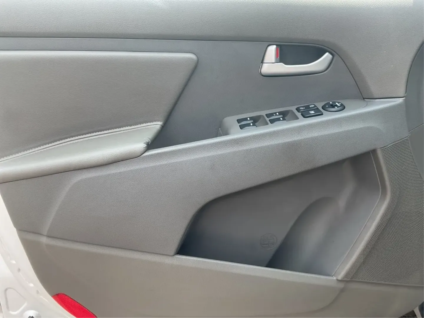 2016 Kia Sportage LX (KNDPBCACXG7) with an Theta II 2.4L I-4 gasoline direct injection engine, located at 880 E. National Road, Vandalia, OH, 45377, (937) 908-9800, 39.891918, -84.183594 - Embrace the journey of life with the 2016 Kia Sportage LX, a vehicle designed for those who thrive on adventure and seek comfort in their daily commute. Whether you're navigating the bustling streets of Fairborn, OH, or embarking on a weekend family getaway, this versatile crossover is your perfect - Photo#17