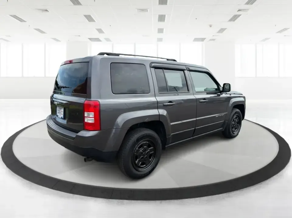 2016 Jeep Patriot Sport (1C4NJPBAXGD) with an 2.0L L4 DOHC 16V engine, Automatic transmission, located at 1230 East Main St, Xenia, OH, 45385, (937) 908-9800, 39.688026, -83.910172 - **Explore New Adventures with the 2016 Jeep Patriot Sport SUV at Advantage Car and Credit in Fairborn, OH!**<br /> <br /> Are you ready to elevate your lifestyle with a vehicle that complements your adventurous spirit? Whether you're navigating the bustling streets of Fairborn or hitting the trails - Photo#2