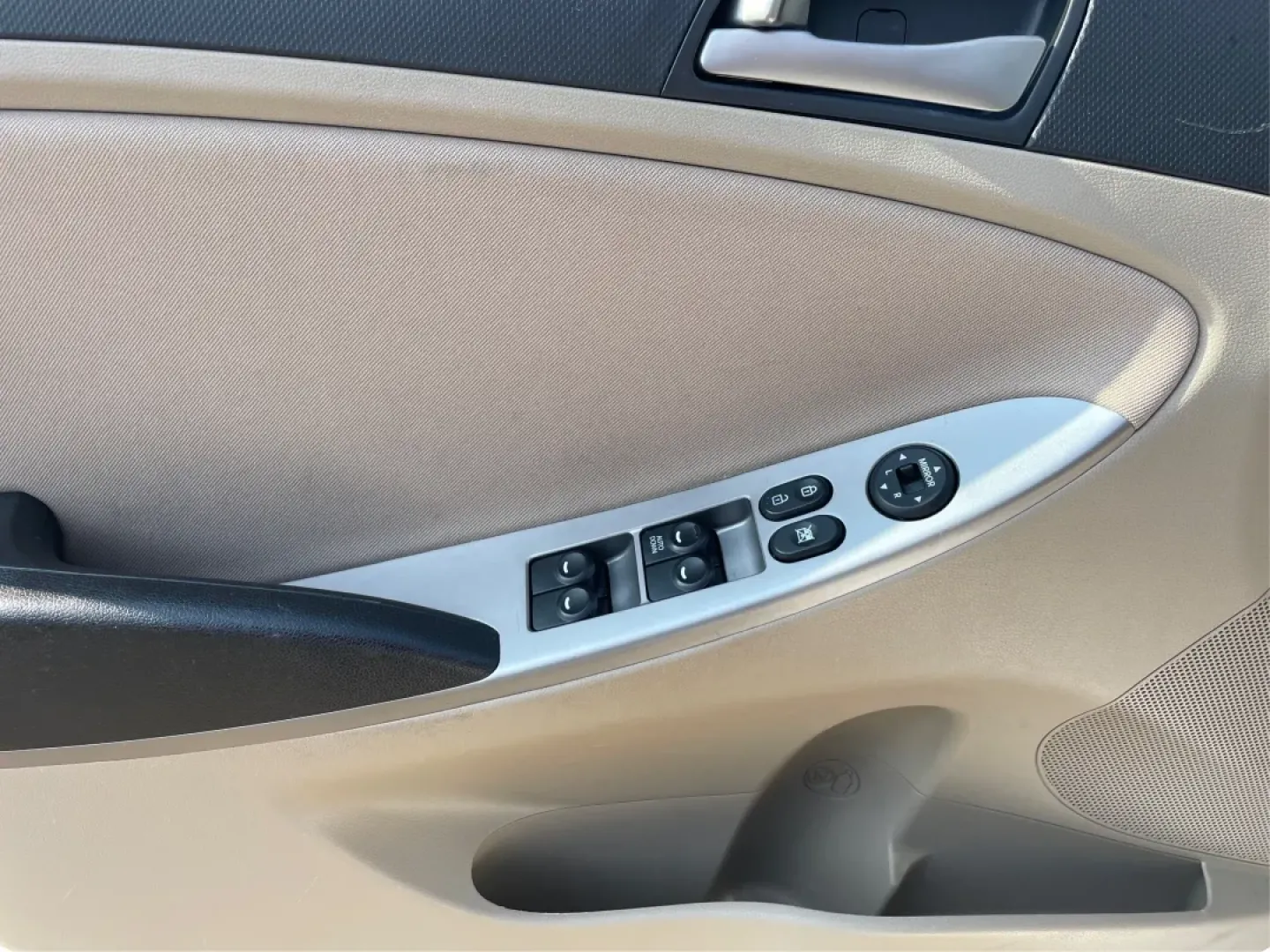 2017 Hyundai Accent SE 4-Door 6A (KMHCT4AE7HU) with an 1.6L L4 DOHC 16V engine, 6-Speed Automatic transmission, located at 1099 N County Rd 25A , Troy, OH, 45373, (937) 908-9800, 40.057079, -84.212883 - Are you searching for a reliable, budget-friendly vehicle that accommodates your busy lifestyle? Look no further than Advantage Car and Credit in Fairborn, OH! We specialize in providing top-notch used vehicles with flexible financing options tailored to fit your needs. Our 2017 Hyundai Accent SE is - Photo#18