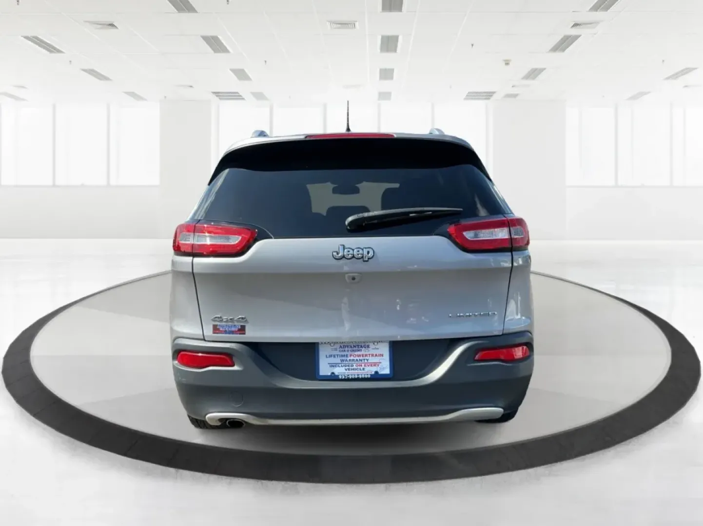 2017 Jeep Cherokee Limited 4x4 (1C4PJMDB5HW) with an Other engine, located at 401 Woodman Dr, Riverside, OH, 45431, (937) 908-9800, 39.760899, -84.123421 - **Adventure Awaits with the 2017 Jeep Cherokee Limited 4x4: Your Perfect Family Crossover!**<br /> <br /> Discover the ultimate blend of style, comfort, and performance with the 2017 Jeep Cherokee Limited 4x4, available now at Advantage Car and Credit in Fairborn, OH. This vehicle is designed for th - Photo#3