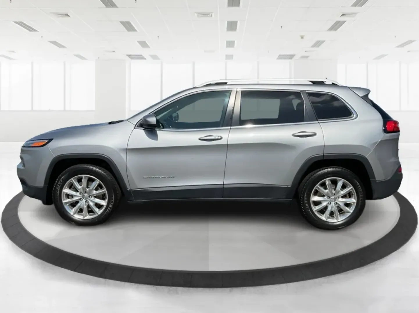2017 Jeep Cherokee Limited 4x4 (1C4PJMDB5HW) with an Other engine, located at 1230 East Main St, Xenia, OH, 45385, (937) 908-9800, 39.688026, -83.910172 - **Adventure Awaits with the 2017 Jeep Cherokee Limited 4x4: Your Perfect Family Crossover!**<br /> <br /> Discover the ultimate blend of style, comfort, and performance with the 2017 Jeep Cherokee Limited 4x4, available now at Advantage Car and Credit in Fairborn, OH. This vehicle is designed for th - Photo#5