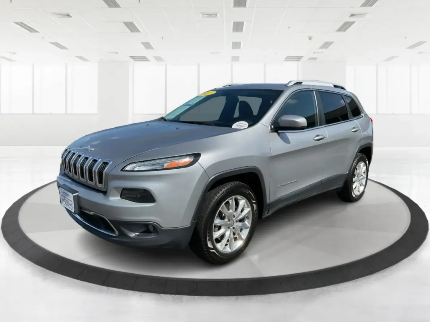 2017 Jeep Cherokee Limited 4x4 (1C4PJMDB5HW) with an Other engine, located at 1230 East Main St, Xenia, OH, 45385, (937) 908-9800, 39.688026, -83.910172 - **Adventure Awaits with the 2017 Jeep Cherokee Limited 4x4: Your Perfect Family Crossover!**<br /> <br /> Discover the ultimate blend of style, comfort, and performance with the 2017 Jeep Cherokee Limited 4x4, available now at Advantage Car and Credit in Fairborn, OH. This vehicle is designed for th - Photo#8