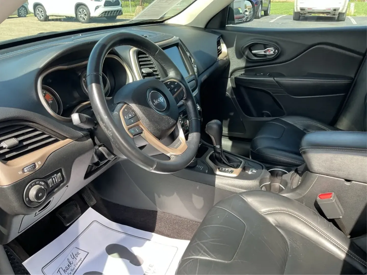 2017 Jeep Cherokee Limited 4x4 (1C4PJMDB5HW) with an Other engine, located at 1230 East Main St, Xenia, OH, 45385, (937) 908-9800, 39.688026, -83.910172 - **Adventure Awaits with the 2017 Jeep Cherokee Limited 4x4: Your Perfect Family Crossover!**<br /> <br /> Discover the ultimate blend of style, comfort, and performance with the 2017 Jeep Cherokee Limited 4x4, available now at Advantage Car and Credit in Fairborn, OH. This vehicle is designed for th - Photo#9