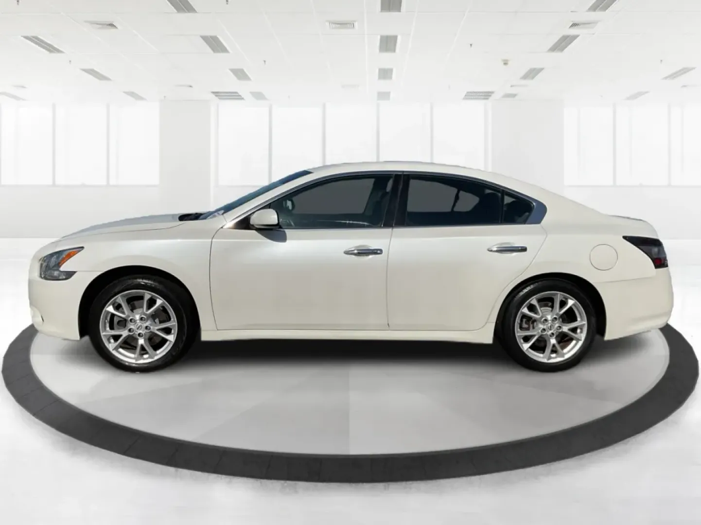 2014 Nissan Maxima 3.5 S (1N4AA5AP5EC) with an VQ 3.5L V-6 DOHC engine, located at 1184 Kauffman Ave, Fairborn, OH, 45324, (937) 908-9800, 39.807072, -84.030914 - **Experience Comfort and Style with the 2014 Nissan Maxima-Your Ideal Sedan for Everyday Adventures!**<br /> <br /> Are you looking for a reliable sedan that combines luxury, performance, and practicality? The 2014 Nissan Maxima, available now at Advantage Car and Credit in Fairborn, OH, is the perf - Photo#5