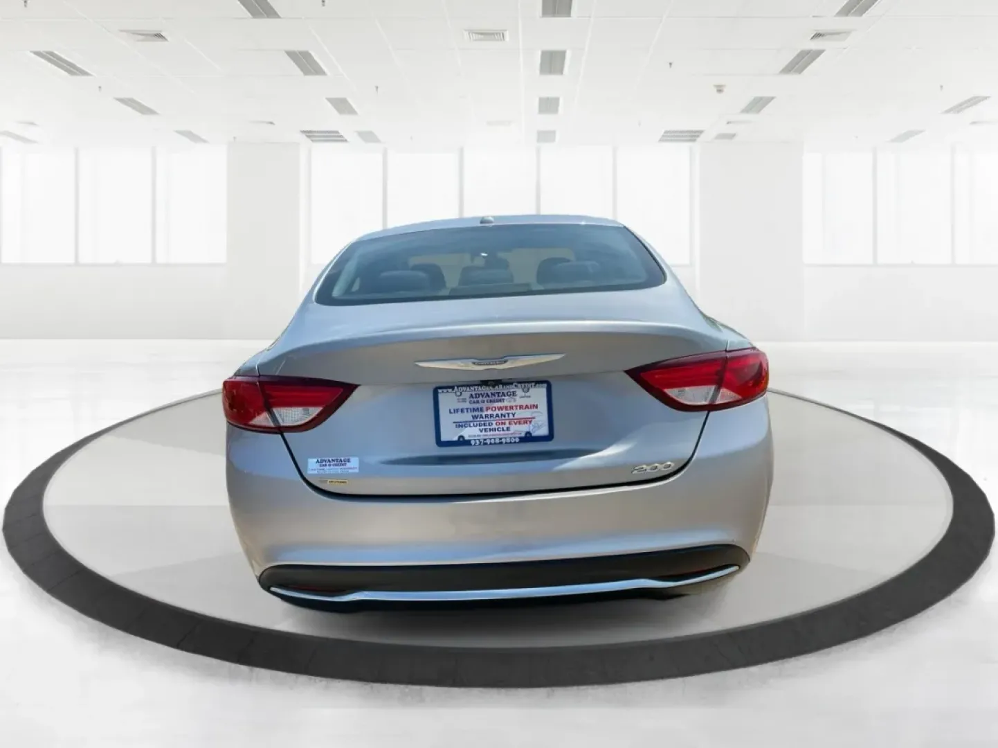 2016 Chrysler 200 Limited (1C3CCCABXGN) with an 2.4L L4 DOHC 16V engine, 9-Speed Automatic transmission, located at 1230 East Main St, Xenia, OH, 45385, (937) 908-9800, 39.688026, -83.910172 - Are you in the market for a reliable sedan that effortlessly combines comfort, style, and functionality? Look no further than this 2016 Chrysler 200 Limited, available now at Advantage Car and Credit in Fairborn, OH. Perfect for budget-conscious buyers, this sedan is a fantastic choice for daily com - Photo#3
