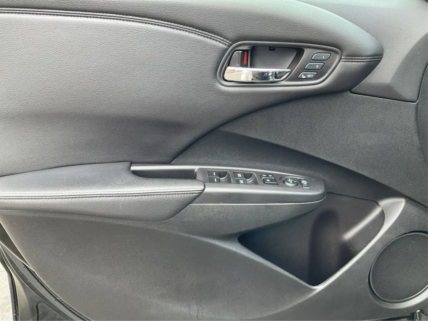 2018 Acura RDX AcuraWatch Plus Package (5J8TB4H34JL) with an 3.5L V-6 i-VTEC variable valve control engine, located at 401 Woodman Dr, Riverside, OH, 45431, (937) 908-9800, 39.760899, -84.123421 - **Elevate Your Commute and Family Adventures with the 2018 Acura RDX at Advantage Car and Credit!**<br /> <br /> Are you in search of a versatile vehicle that promises both comfort and style for your daily commutes or family escapades? Look no further than the stunning 2018 Acura RDX, available at A - Photo#18