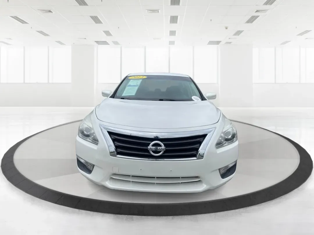 2013 Nissan Altima 2.5 S (1N4AL3APXDC) with an 2.5L I-4 DOHC engine, located at 1230 East Main St, Xenia, OH, 45385, (937) 908-9800, 39.688026, -83.910172 - **Experience the Ultimate Blend of Comfort and Reliability with the 2013 Nissan Altima 2.5 S Perfect for Your Lifestyle!**<br /> <br /> Are you in search of a vehicle that effortlessly balances daily commuting and weekend getaways? Look no further than this stunning 2013 Nissan Altima 2.5 S, now av - Photo#7