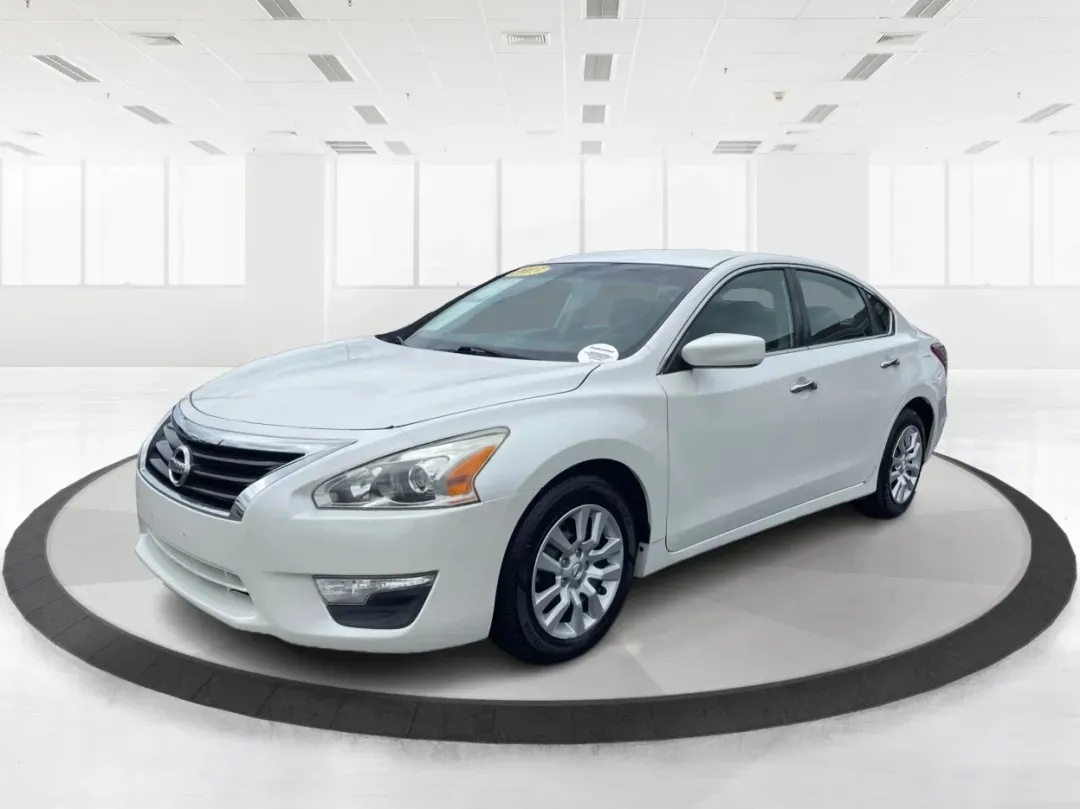 2013 Nissan Altima 2.5 S (1N4AL3APXDC) with an 2.5L I-4 DOHC engine, located at 1230 East Main St, Xenia, OH, 45385, (937) 908-9800, 39.688026, -83.910172 - **Experience the Ultimate Blend of Comfort and Reliability with the 2013 Nissan Altima 2.5 S Perfect for Your Lifestyle!**<br /> <br /> Are you in search of a vehicle that effortlessly balances daily commuting and weekend getaways? Look no further than this stunning 2013 Nissan Altima 2.5 S, now av - Photo#8