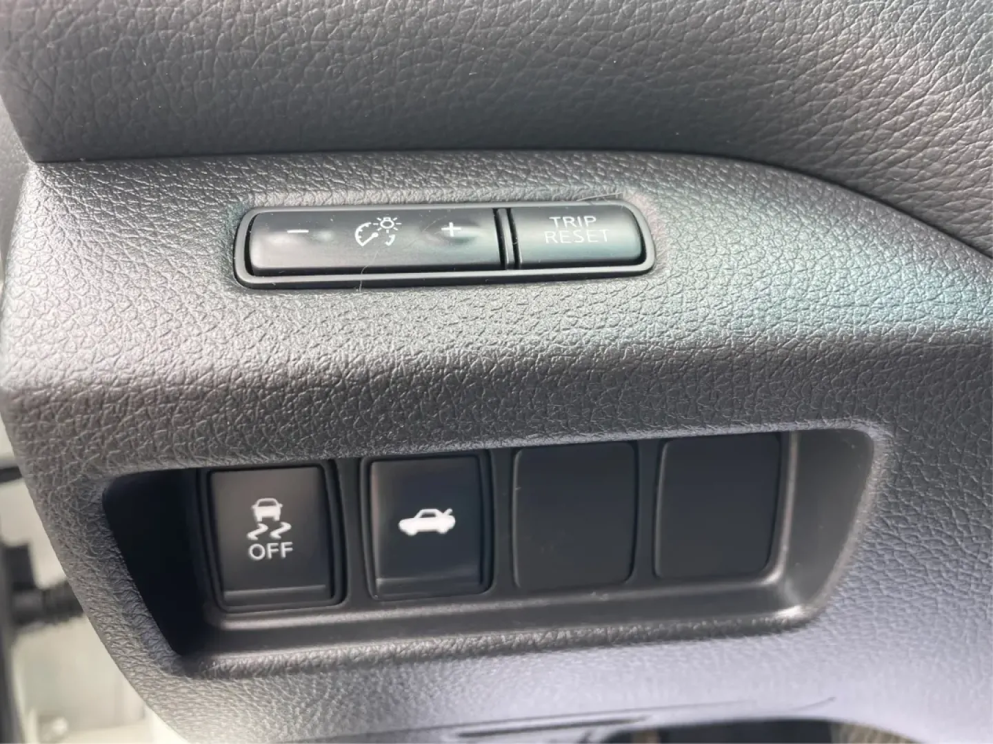 2013 Nissan Altima 2.5 S (1N4AL3APXDC) with an 2.5L I-4 DOHC engine, CVT transmission, located at 8750 N County Rd 25A, Piqua, OH, 45356, (937) 908-9800, 40.164391, -84.232513 - **Experience the Ultimate Blend of Comfort and Reliability with the 2013 Nissan Altima 2.5 S Perfect for Your Lifestyle!**<br /> <br /> Are you in search of a vehicle that effortlessly balances daily commuting and weekend getaways? Look no further than this stunning 2013 Nissan Altima 2.5 S, now av - Photo#17